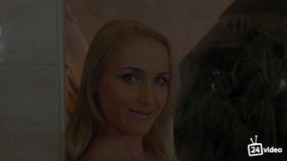 50 летняя мама в ванной соблазнила сына