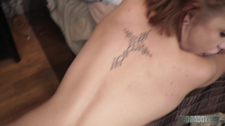 Дочка на члене у папы кайфует от секса