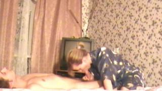 Заботливая невеста массажирует мужа с хорошим отсосом хуя