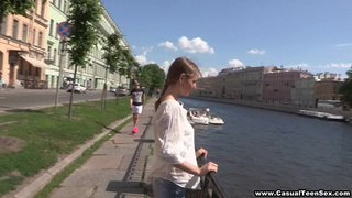 Девка занялась сексом со случайным знакомым