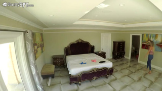 Брат выебал сестру после мастурбации возле бассейна