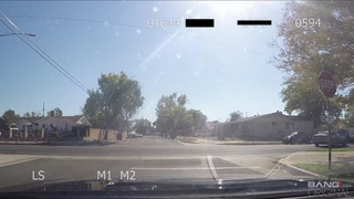 Девица дрочит длинный хер на улице