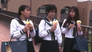 Монстр с тентаклями жестко поимел японских девушек