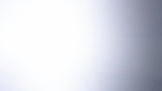 Сучка с большими титьками мастурбирует киску дома