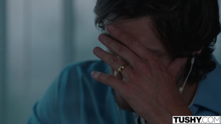 Сын трахает сисястую мамку в разработанную анальную дырочку