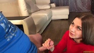 Снимает на вебку минет от шлюхи