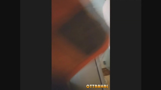 Голые сучки и парни нудисты моются вместе в бане