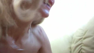 Две зрелые подруги трахнули молодого парня