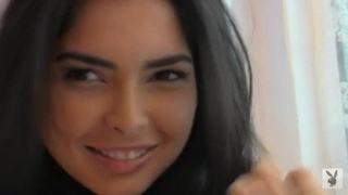 Страстная соска теребит свои сиськи