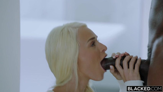 Блондинка изменяет супругу со своим чёрным любовником