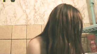 Брат зассанки установил скрытую камеру в туалете