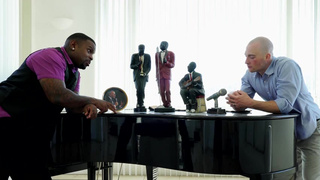 Муж смотрит как его любимая жена трахается с негром