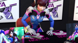 Молодая D.Va минетом расслабила бойфренда после работы