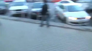 Красивая блондинка с огромными сиськами привлекла внимание журналиста