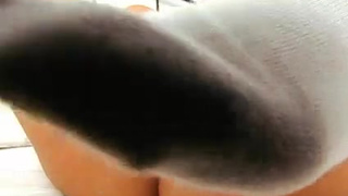 Милая брюнетка любит давать в зад