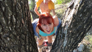 Сын вылизывает очко своей рыжей толстожопой маме в парке на природе