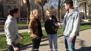 Студентка сосет пенисы пикаперов и ебется на улице