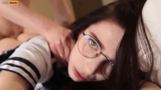 Студентка в униформе занимается сексом перед видео камерой