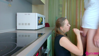 Тетя Наташа соблазнила сына подруги на секс лишив его девственности