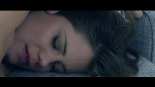 Красотка в черных чулках сосет пенис и наслаждается кунилингусом