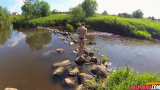 Пышногрудая Катька порадовала парня минетом и сексом возле озера