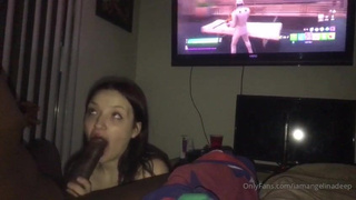 Хуесоска из Америки наслаждается чёрным хером в приватном порно видео