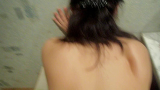 Анал с женой дома снимает довольный супруг